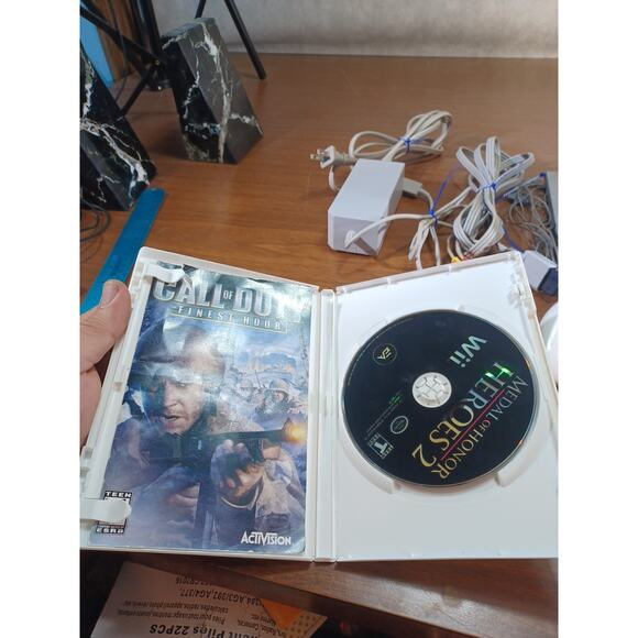 Nintendo Wii Consol Bundle Medal Of Honor/Thrillville Tested And Played - Picture 8 of 9